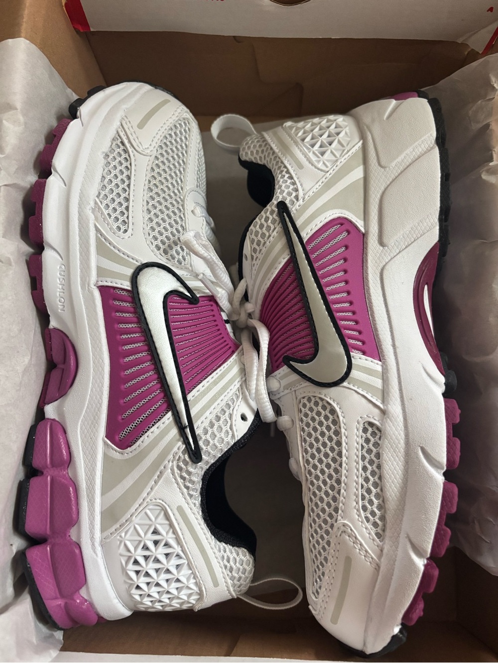 Nike Vomero 5. Big Girls size 5Y